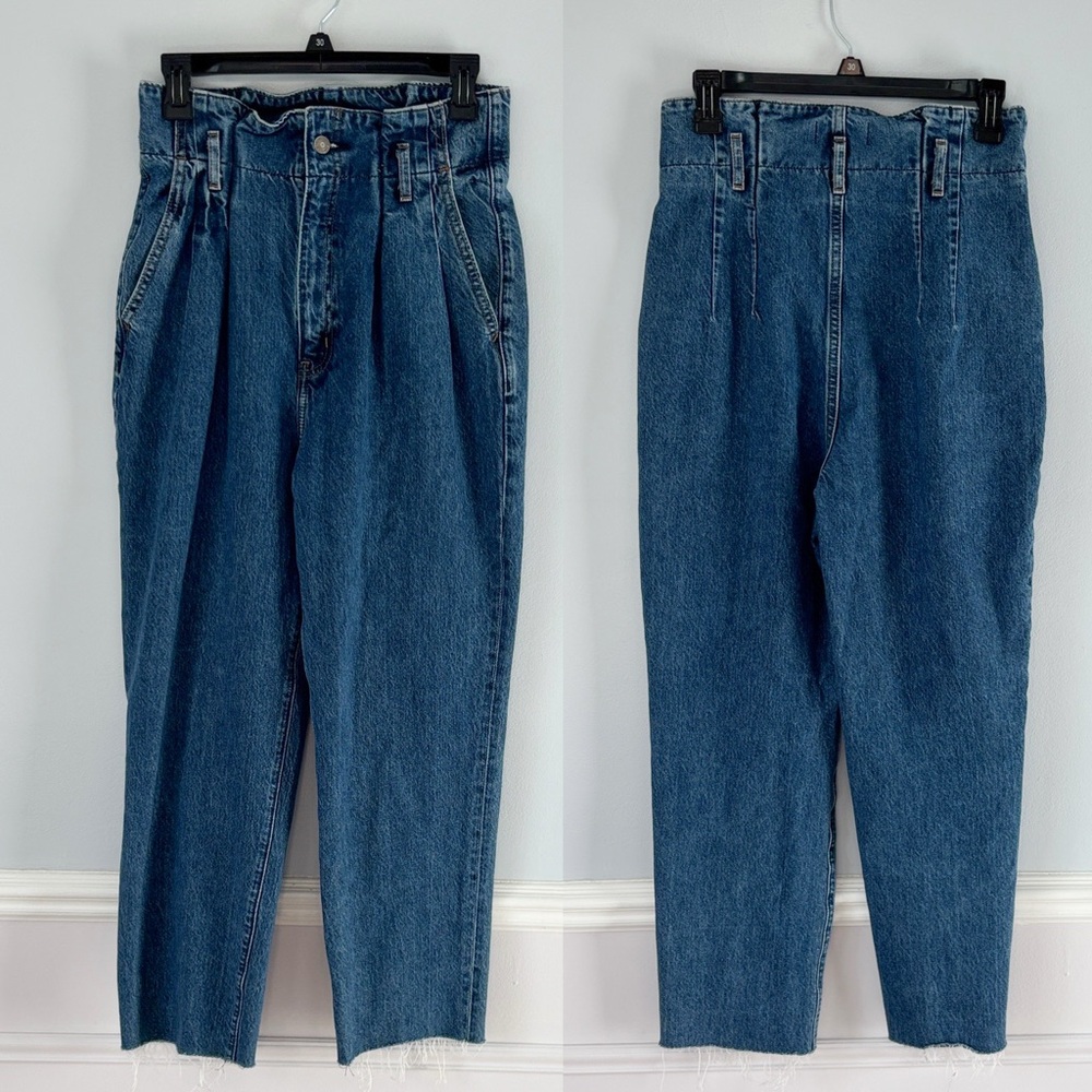 Abercrombie & Fitch Mom Jean Relaxed Fit Medium Wash Jeans Size 27/4 High Rise